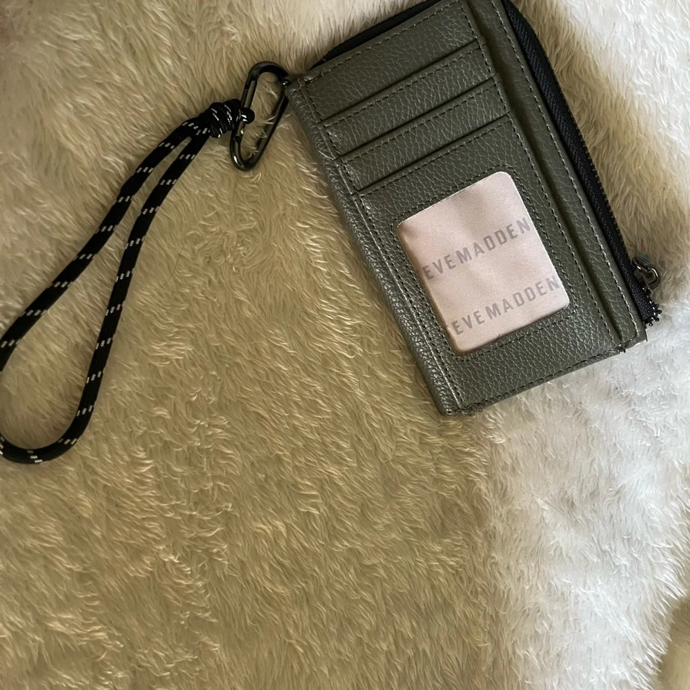 Steve Madden Bryle Wallet with Bungee Wristlet